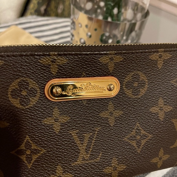 Louis Vuitton Milla Clutch - Picture 12 of 12